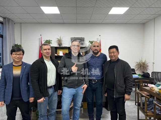 俄羅斯客戶至91视频下载网站機械參觀考察91视频大全黄色